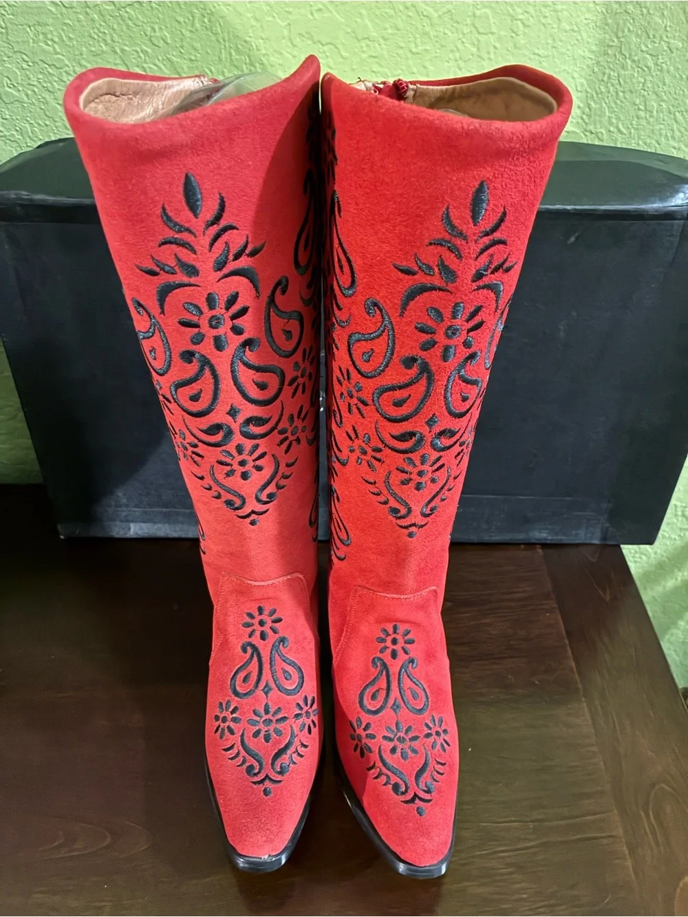 Agave Sky Margarita Women's Red Suede Embroidered Knee-High Boots size 6,5 BNWT